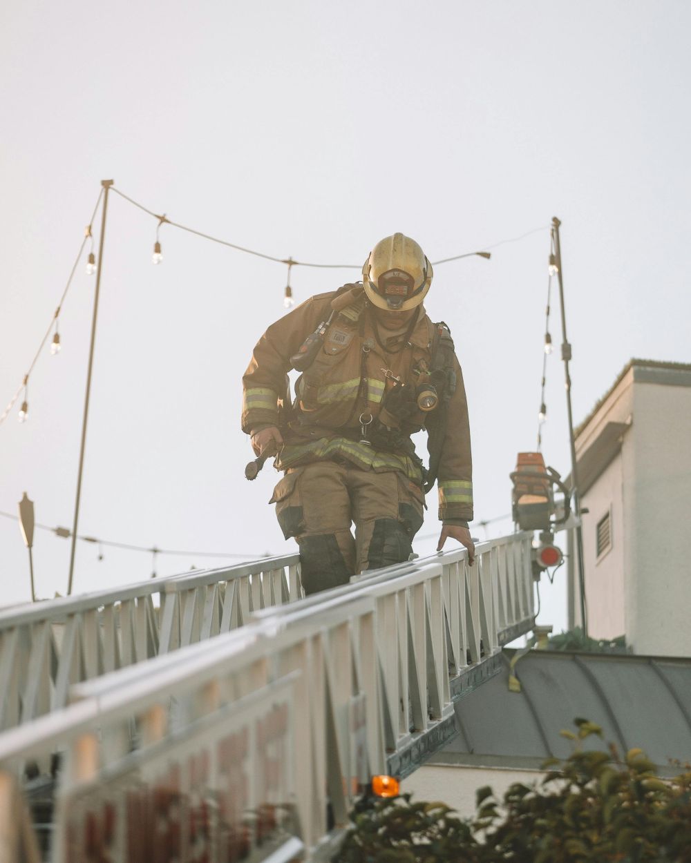 Wenn Sekunden zählen: Der Weg einer Brandmeldung – von der ersten Rauchwolke bis zur Feuerwehr
